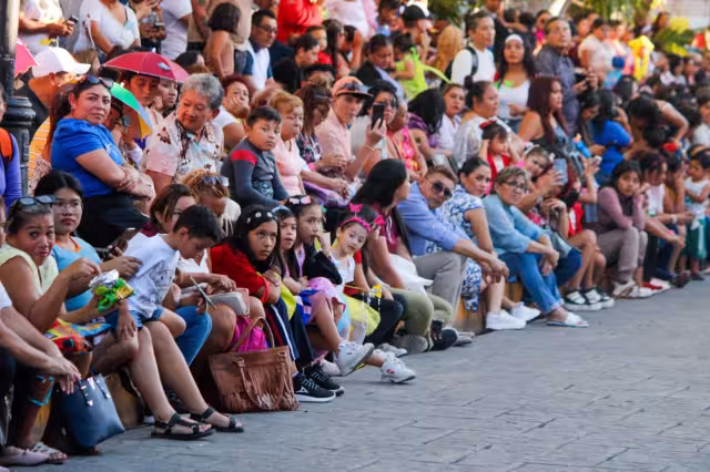 El desfile infantil del Carnaval de Mérida reúne a miles de personas