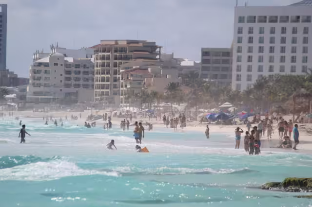 Buena afluencia se registra este sábado en Playa Gaviota Azul en el último fin de semana antes de la vuelta a clases