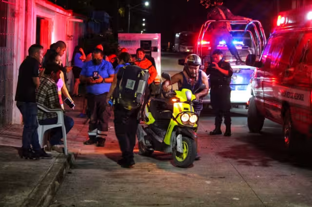 Uno de los hombres resultó inconsciente tras ser agredido por hombres descocidos