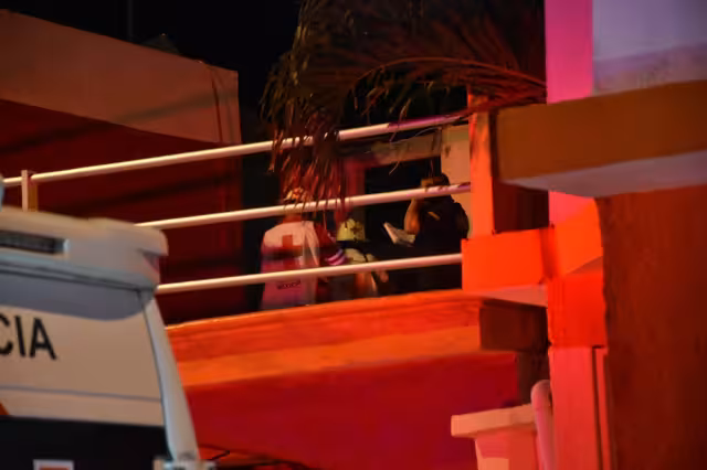 Tras varios minutos de no saber del hoy occiso, uno de sus familiares subió para ver como se encontraba