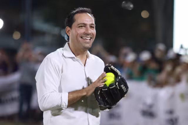 Mauricio Vila inauguró la segunda edición de la Liga del Cambio de Softbol Femenil