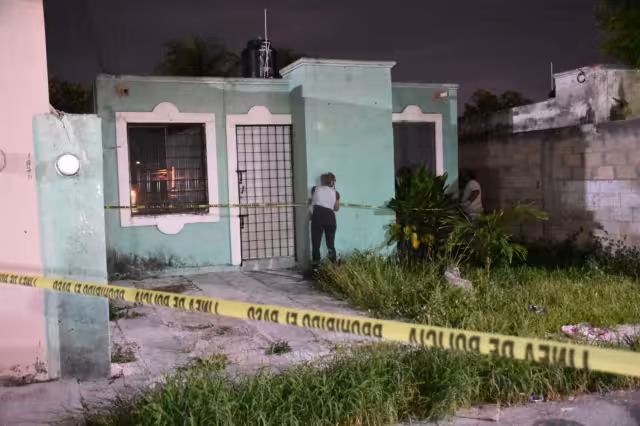 Los vecinos dieron parte a las autoridades, luego de escuchar el ruido al interior de la casa