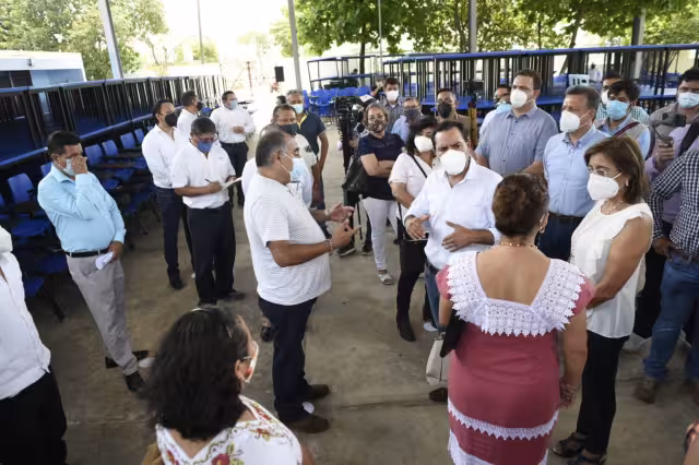 Mauricio Vila Dosal entregó mobiliario escolar para 14 escuelas de nivel básico de la capital yucateca