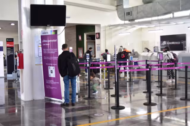 El área de Comunicación Social de Volaris sólo informó que detener el vuelo fue decisión administrativa