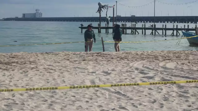 Los policías acordonaron la zona donde fue hallado el feto