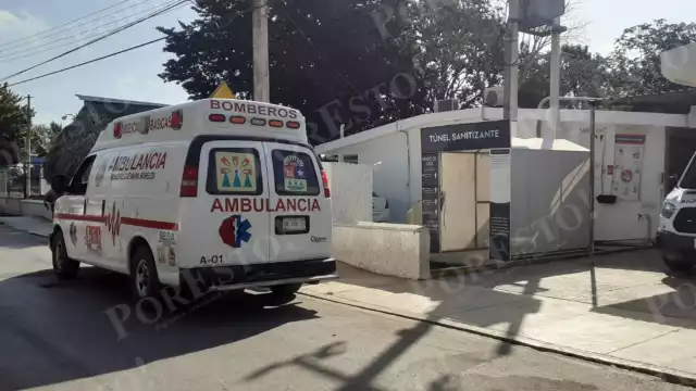 La mujer cayó con todo y unidad sobre el duro pavimento y se lesionó en la cara y en el brazo