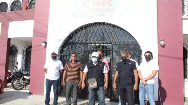 Uno de los afectados está a un año de jubilarse, por lo que resultó extraña la decisión de la Presidente del IEEC