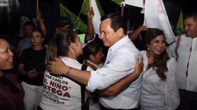 Candidato a la gubernatura de Yucatán, Joaquín Díaz Mena, visita Motul