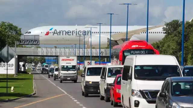 Los automóviles y camiones circulan con normalidad