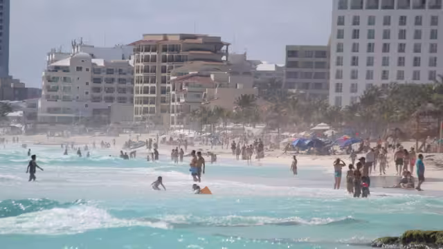 Buena afluencia se registra este sábado en Playa Gaviota Azul en el último fin de semana antes de la vuelta a clases