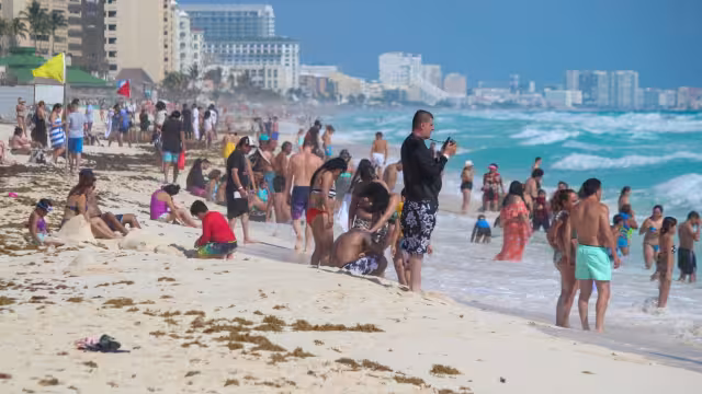 Los marinos y policía de Quintana Roo se encuentran haciendo recorridos a lo largo de la playa