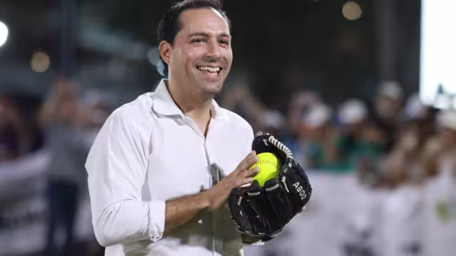Mauricio Vila inauguró la segunda edición de la Liga del Cambio de Softbol Femenil