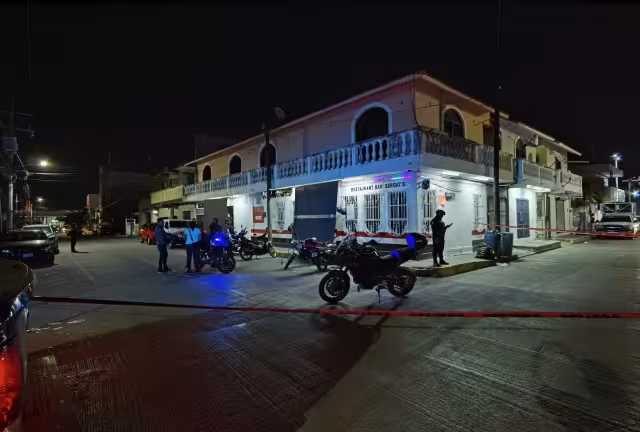 Los efectivos policiales implementaron un operativo de búsqueda con tal de dar con los presuntos responsables