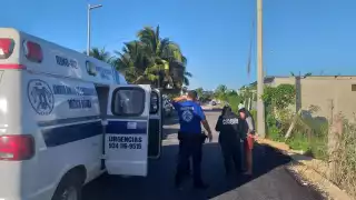 Al sitio acudieron paramédicos del Grupo Rino, quienes valoraron a la mujer