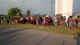 Los habitantes de diversas colonias de Escárcega indicaron que pagaron sus cuotas, pero que el Ayuntamiento no ha cumplido con la CFE