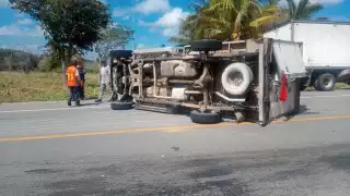 El neumático izquierdo explotó sobre la carretera Escárcega- Champotón