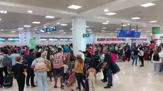 Las aerolíneas han pedido a sus usuarios que tomen sus revisiones ante el tráfico vehicular para poder llegar a tiempo al aeropuerto de Cancún