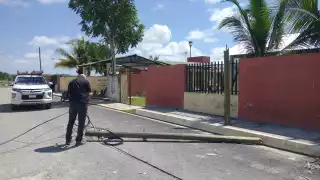 El poste puso en riesgo a vecinos de Escárcega