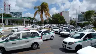Los taxistas exigieron la destitución inmediata del director de la Policía Turística de Cancún