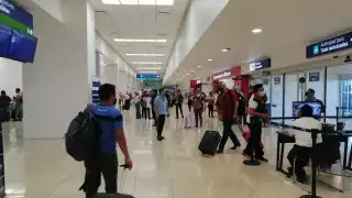 Los primeros vuelos en salir fue el de las 06:00 horas, se trata del 821 de Aeroméxico