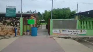 Docentes informaron a los padres de familiar sobre la situación, por lo que decidieron cerrar las escuelas