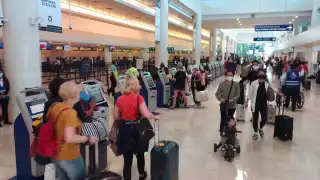 Los vuelos demorados están los despegues a Filadelfia, Montreal, Chicago y Philadelphia