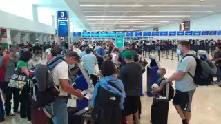 Vuelos a Dallas y Chicago fueron algunos de las salidas suspendidas en el Aeropuerto Internacional de Cancún