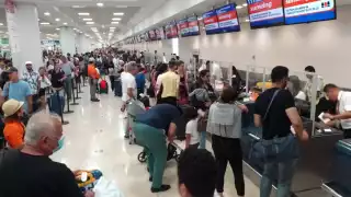 Decenas de usuarios buscan regresar a sus países de orígenes