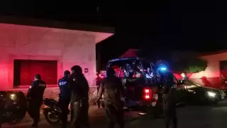 Con la llegada de los padres de uno de los jóvenes que reclamaron la moto que terminó siendo confiscada