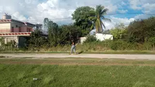 Los dueños presuntamente viven en División del Norte, pero desde hace 15 años no limpian su propiedad, por lo que los vecinos exigen expropiar el lugar