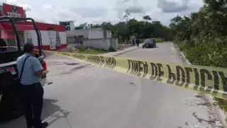 Personal de servicios periciales acudió al lugar de los hechos para levantar el cuerpo y trasladarlo a la morgue