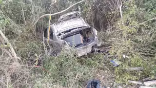 El coonductor perdió el control del auto