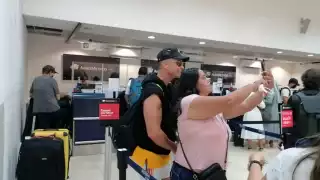 Erick Rubín se tomó varias fotografías con sus fans yucatecas