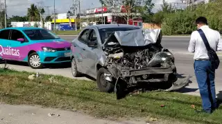En donde un Ford Figo se estrelló contra la parte posterior de una camioneta Dodge Ram