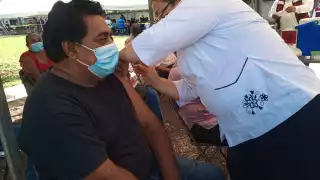 Para evitar las aglomeraciones de la aplicación de la primera dosis distribuyeron en tres días esta segunda aplicación