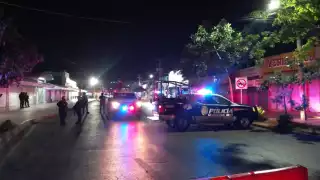 Hasta el momento, reportan a un elemento de la policía herido. Foto: David Pérez