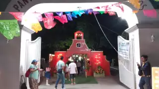 El cementerio se encuentra abarrotado de personas este miércoles