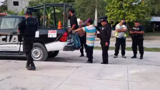 Detienen a hombres cuando destruían durmientes del Tren Maya en Campeche