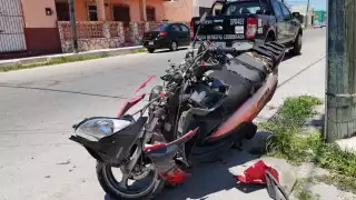 Hombre destruye su motocicleta en un aparatoso accidente en Progreso