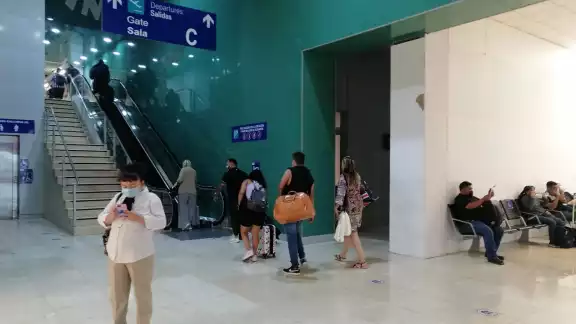 El vuelo a Houston de United Airlines en el aeropuerto de Mérida saldrá sin contratiempos, según datos de Asur El vuelo a Houston de United Airlines en el aeropuerto de Mérida saldrá sin contratiempos, según datos de Asur