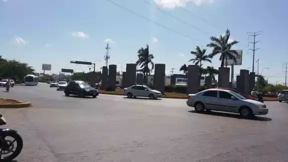 Así luce el cruce de las avenidas López Portillo y Kabah Así luce el cruce de las avenidas López Portillo y Kabah