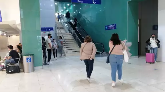 Entre los primeros vuelos de llegada que se registraron fue el 4572 de Volaris de CDMX