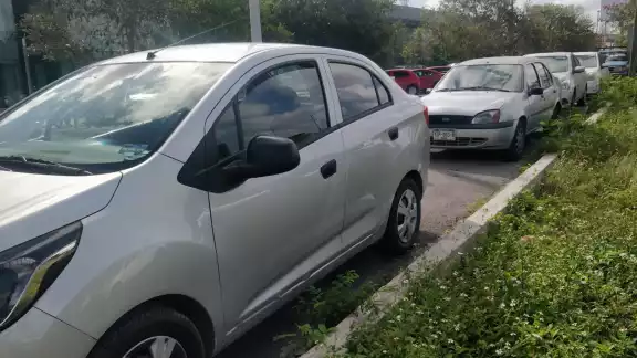 Entre los vehículos más dañados se puede mencionar un Chevrolet Outlander, con placas GZU-001-C, del estado de Guerrero Entre los vehículos más dañados se puede mencionar un Chevrolet Outlander, con placas GZU-001-C, del estado de Guerrero
