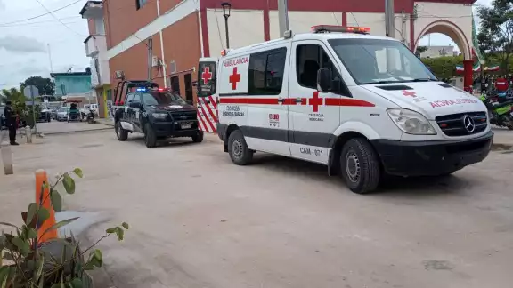 El hombre comenzó a sentirse mal cuando subía las escaleras El hombre comenzó a sentirse mal cuando subía las escaleras