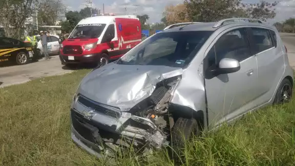 El accidente provocó una rápida movilización de los patrulleros asignados a la vigilancia de la vía rápida El accidente provocó una rápida movilización de los patrulleros asignados a la vigilancia de la vía rápida