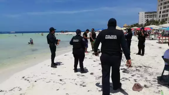 La inspección de la Policía Quintana Roo en Playa Langosta no afectó a los bañistas La inspección de la Policía Quintana Roo en Playa Langosta no afectó a los bañistas
