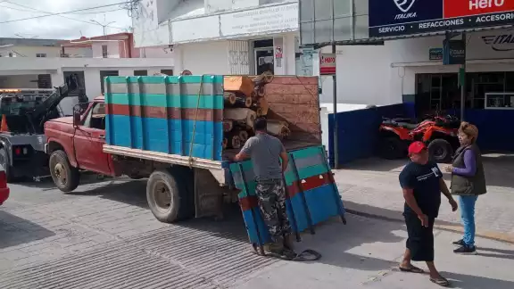 Los hombres no pudieron acreditar la legalidad de la mercancía por lo que fueron detenidos