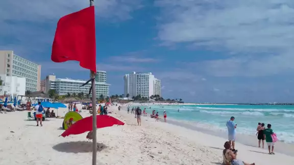 Se reporta baja afluencia en playa Gaviotas con solo 143 personas según conteo oficial de encargados de zona Se reporta baja afluencia en playa Gaviotas con solo 143 personas según conteo oficial de encargados de zona