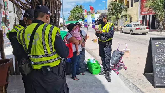 La mujer abandonó el lugar, asegurando que denunciaría a su expareja La mujer abandonó el lugar, asegurando que denunciaría a su expareja