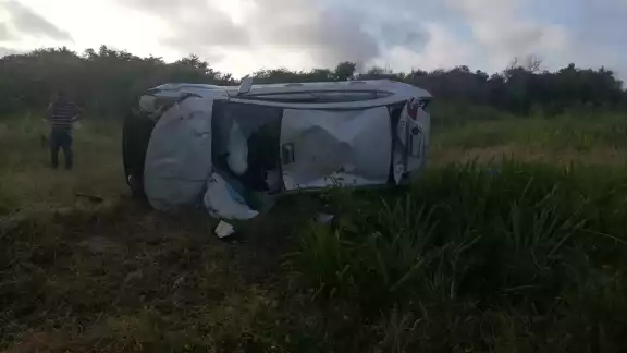 El niño de aproximadamente de un año y medio de edad se encuentra delicado delicado de salud